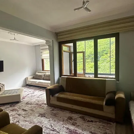 Bahadir Nehir Kenarinda Caykara