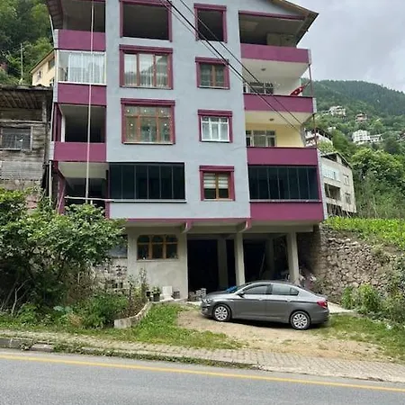 Bahadir Nehir Kenarinda Caykara