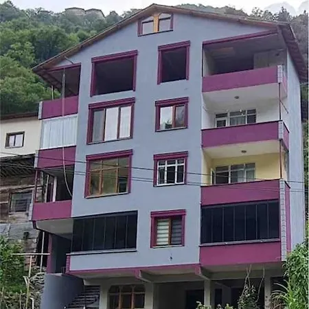 Bahadir Nehir Kenarinda