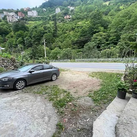 Daire Bahadir Nehir Kenarinda Caykara